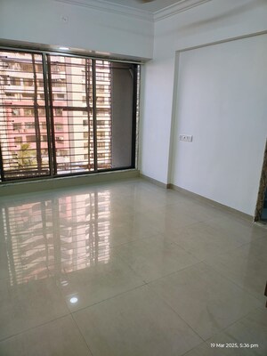 Room in 3 BHK Apartment at Neha Heena Gaurav Jewels, Goregaon East – for Rent