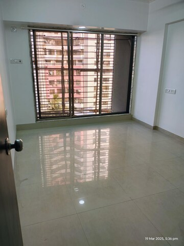 Room in 3 BHK Apartment at Neha Heena Gaurav Jewels, Goregaon East – for Rent