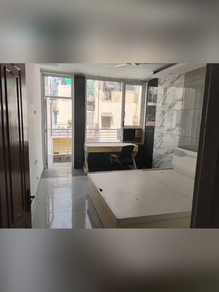 Room, new friends colony 4 Bedroom 300 Sq.Ft. Builder Floor In New Friends Colony Delhi 9335451