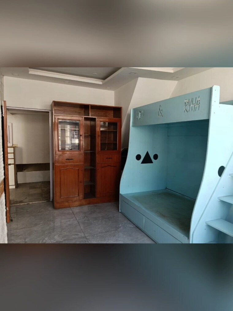 Room, new friends colony 4 Bedroom 300 Sq.Ft. Builder Floor In New Friends Colony Delhi 9335451