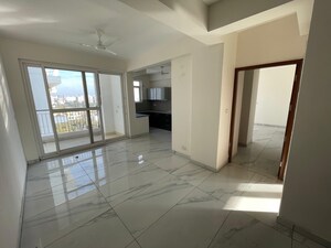 Room in 3.5 BHK Apartment at Vip Road – for Rent