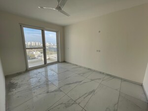 Room in 3.5 BHK Apartment at Vip Road – for Rent