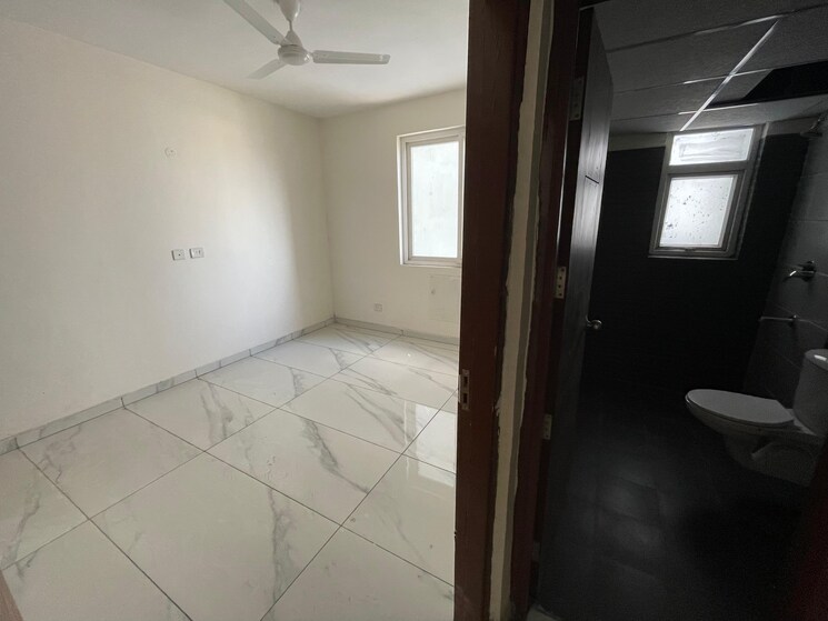 Room, vip road 3.5 Bedroom 1735 Sq.Ft. Apartment In Vip Road Zirakpur 9335462