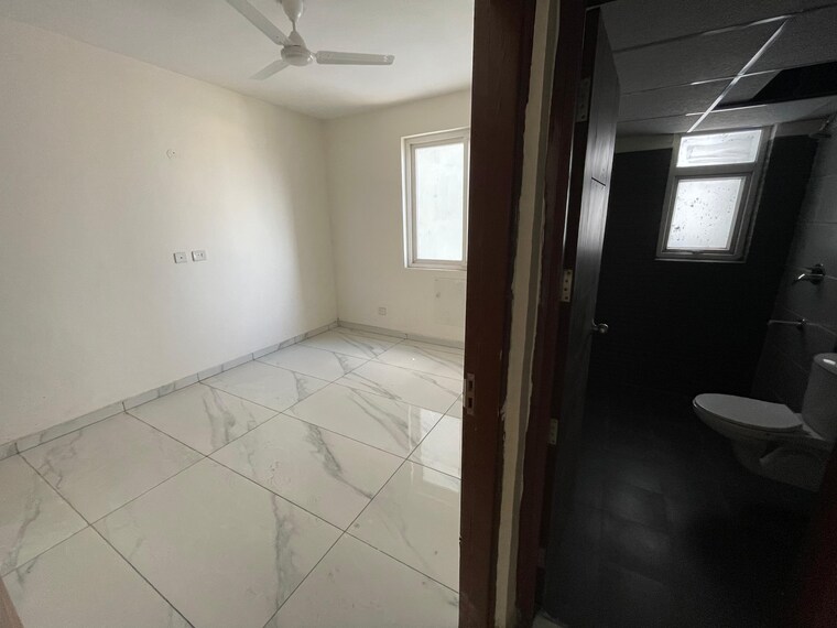 Room, vip road 3.5 Bedroom 1735 Sq.Ft. Apartment In Vip Road Zirakpur 9335462