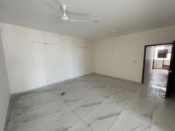 Room, vip road 3.5 Bedroom 1735 Sq.Ft. Apartment In Vip Road Zirakpur 9335462