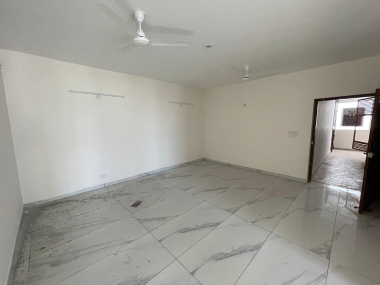 Room, vip road 3.5 Bedroom 1735 Sq.Ft. Apartment In Vip Road Zirakpur 9335462