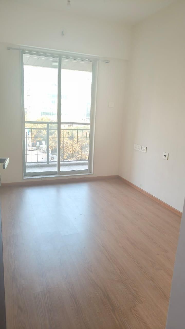 1 BHK 417 Sq.Ft. Apartment in Dosti Oro 67