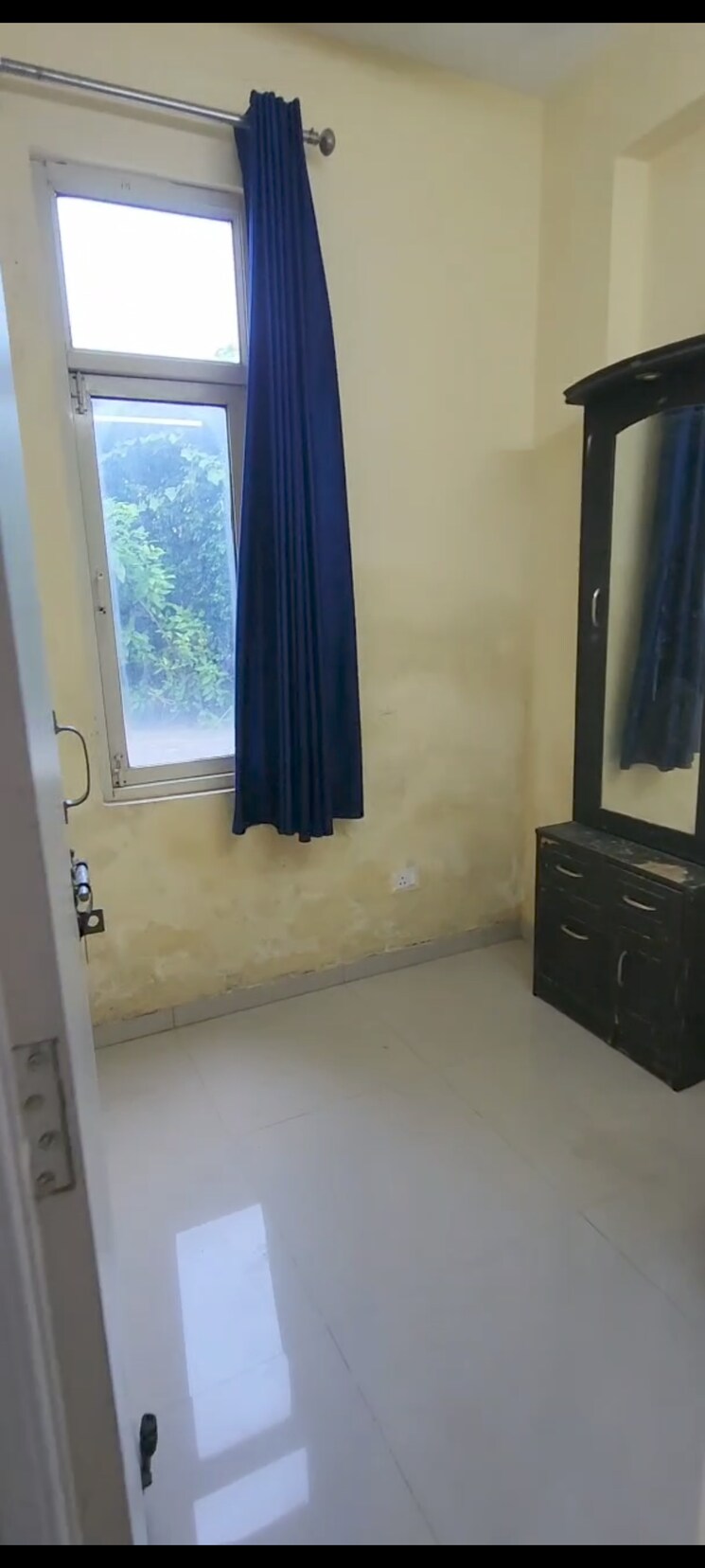 Living Room, vip road 1 Bedroom 600 Sq.Ft. Apartment In Vip Road Zirakpur 9335487