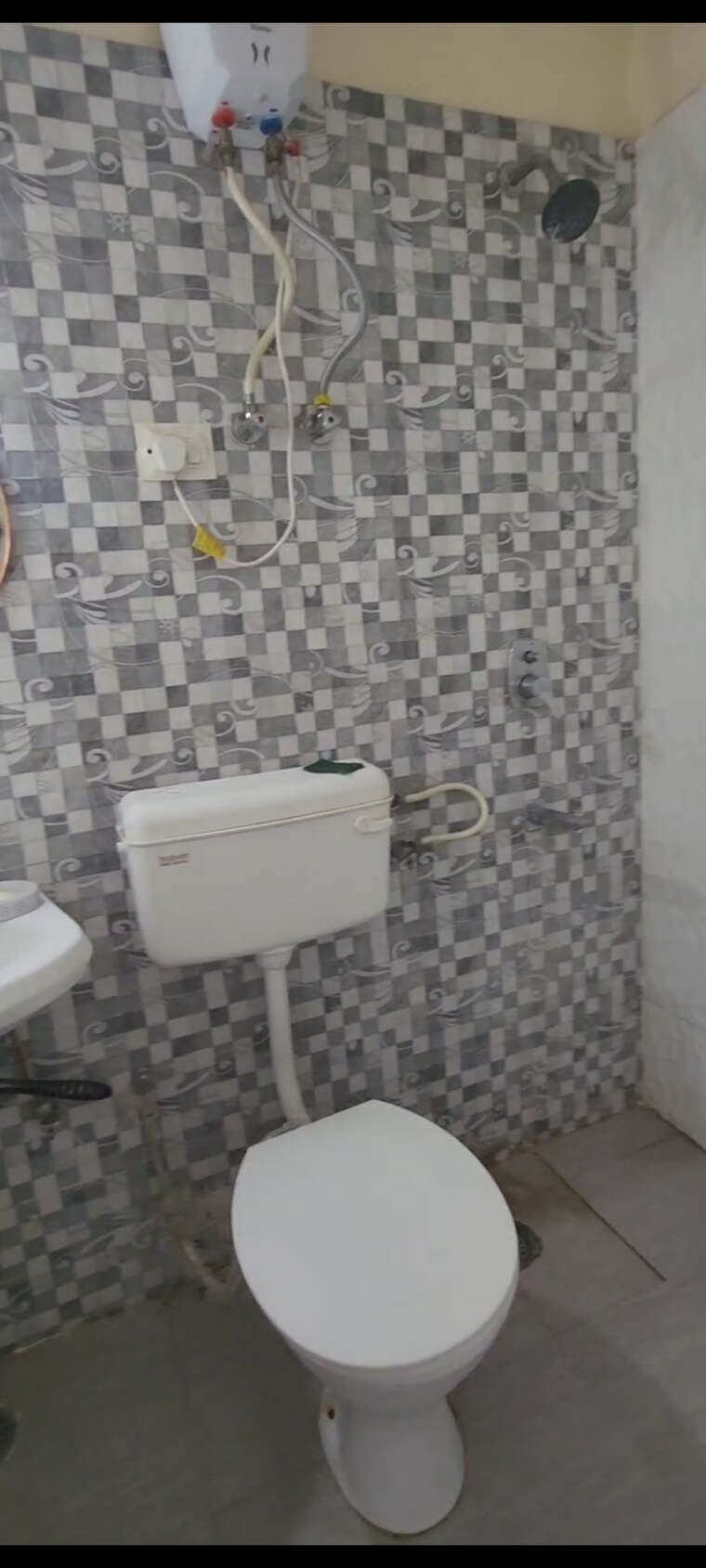 Bathroom, vip road 1 Bedroom 600 Sq.Ft. Apartment In Vip Road Zirakpur 9335487