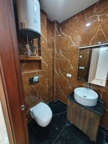 Furnished Amenities in 2 BHK Builder Floor at Lajpat Nagar 4 – for Rent