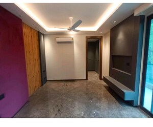 Room in 4 BHK Builder Floor at South Extension ii – for Sale