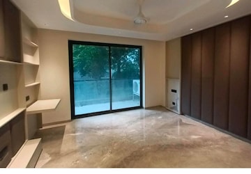 Room in 4 BHK Builder Floor at South Extension ii – for Sale