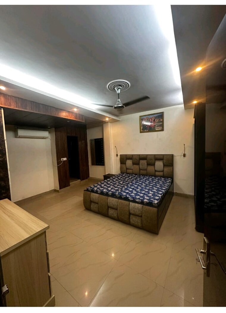 Bedroom, east of kailash 3 Bedroom 1400 Sq.Ft. Builder Floor In East Of Kailash Delhi 9335601