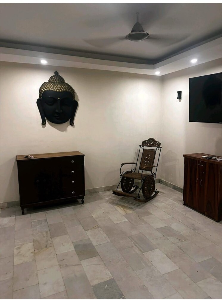  Parking, east of kailash 3 Bedroom 1400 Sq.Ft. Builder Floor In East Of Kailash Delhi 9335601