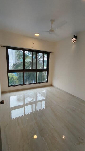 Room in 3 BHK Apartment at Raj Kamal CHS Vile Parle, Vile Parle East – for Rent