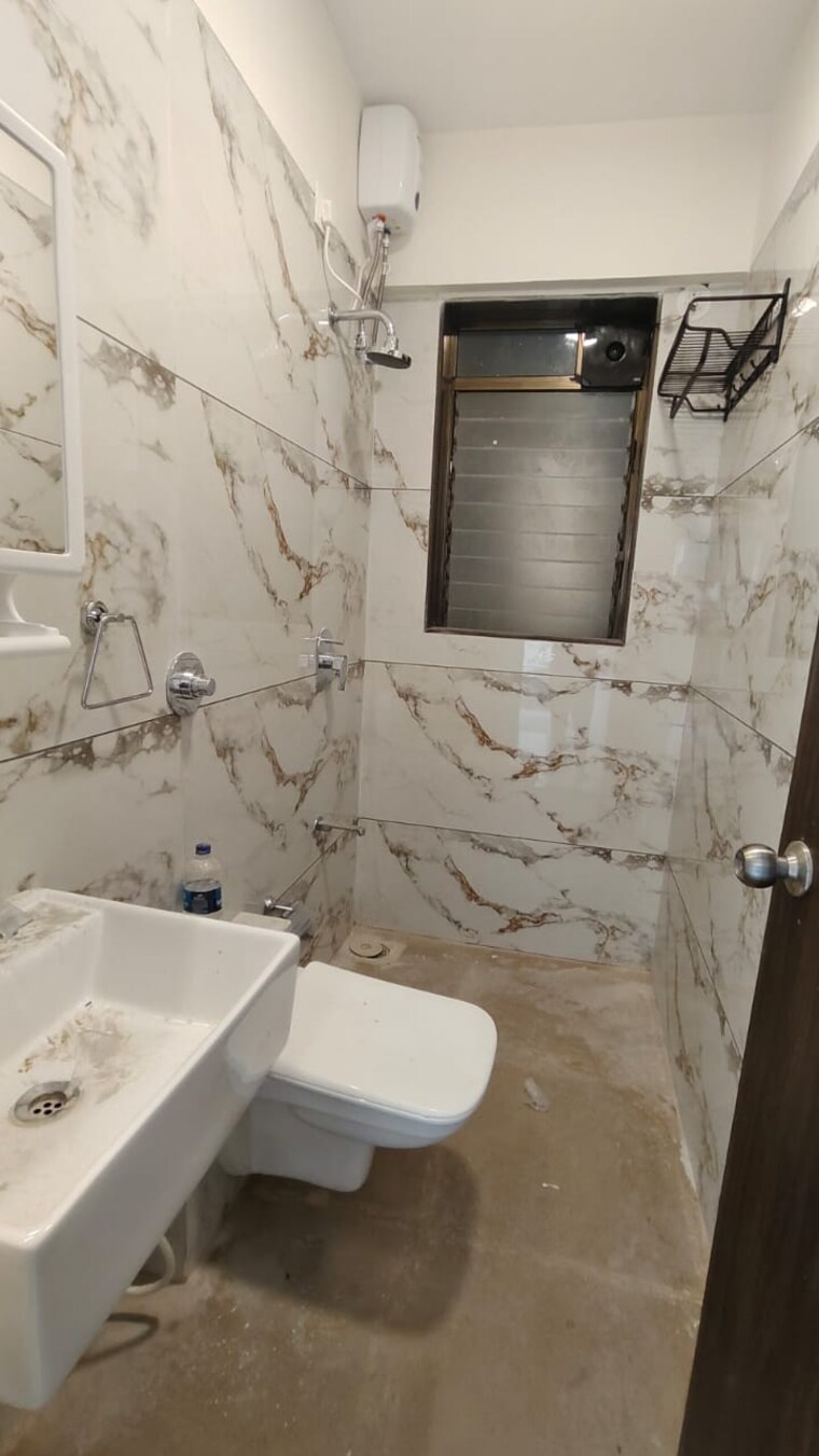 Bathroom, raj-kamal-chs-vile-parle 3 Bedroom 1200 Sq.Ft. Apartment In Vile Parle East Mumbai 9335824