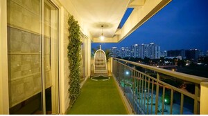 Swimming Pool in 3 BHK Apartment at Bestech Park View Sanskruti, Sector 92 – for Sale