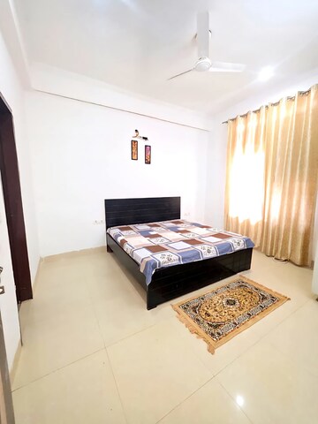 Bedroom in 2 BHK Builder Floor at Sector 52 – for Rent