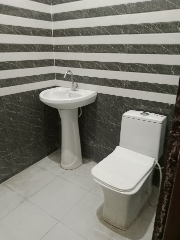 Bathroom, model town 2 Bedroom 1052 Sq.Ft. Builder Floor In Model Town Panipat 9336004
