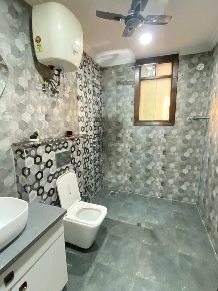 Bathroom, palam-vihar-residents-association 4 Bedroom 520 Sq.Yd. Builder Floor In Palam Vihar Gurgaon 9336020