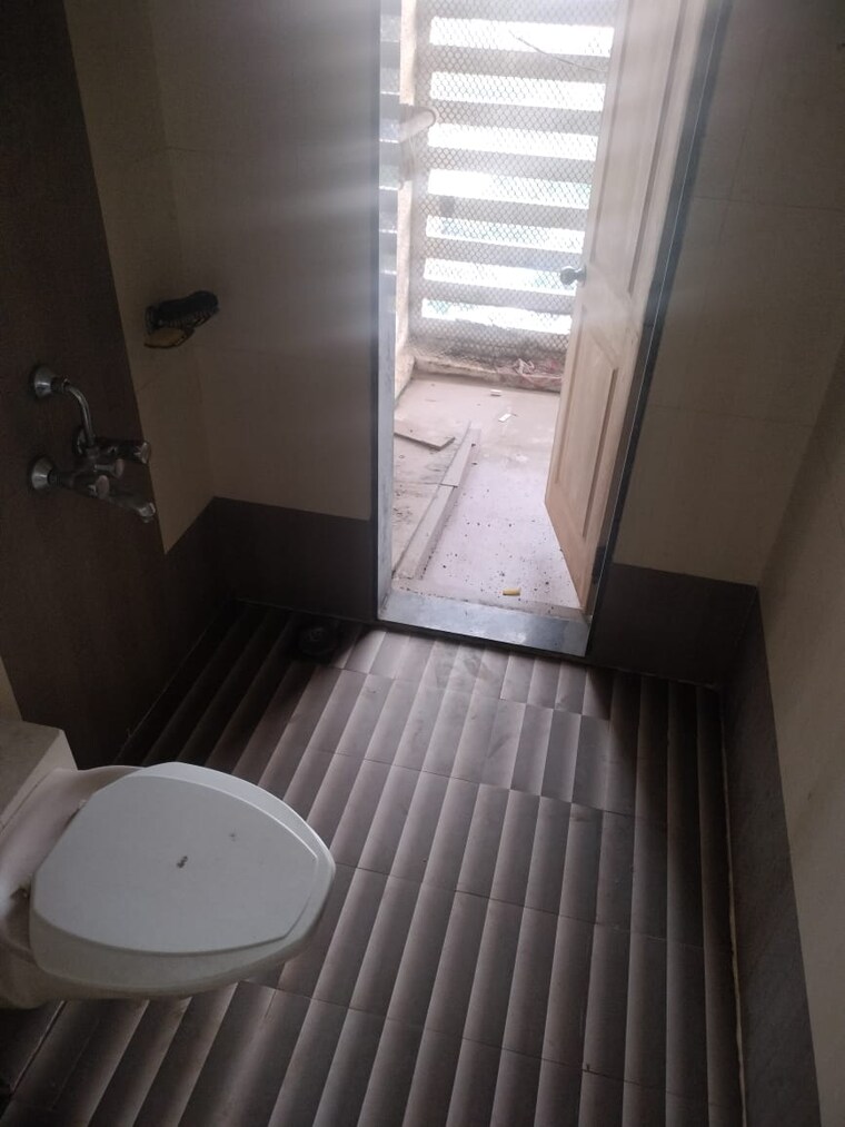 Bathroom, akanksha-pioneer 2 Bedroom 755 Sq.Ft. Apartment In Vartak Nagar Thane 9336030