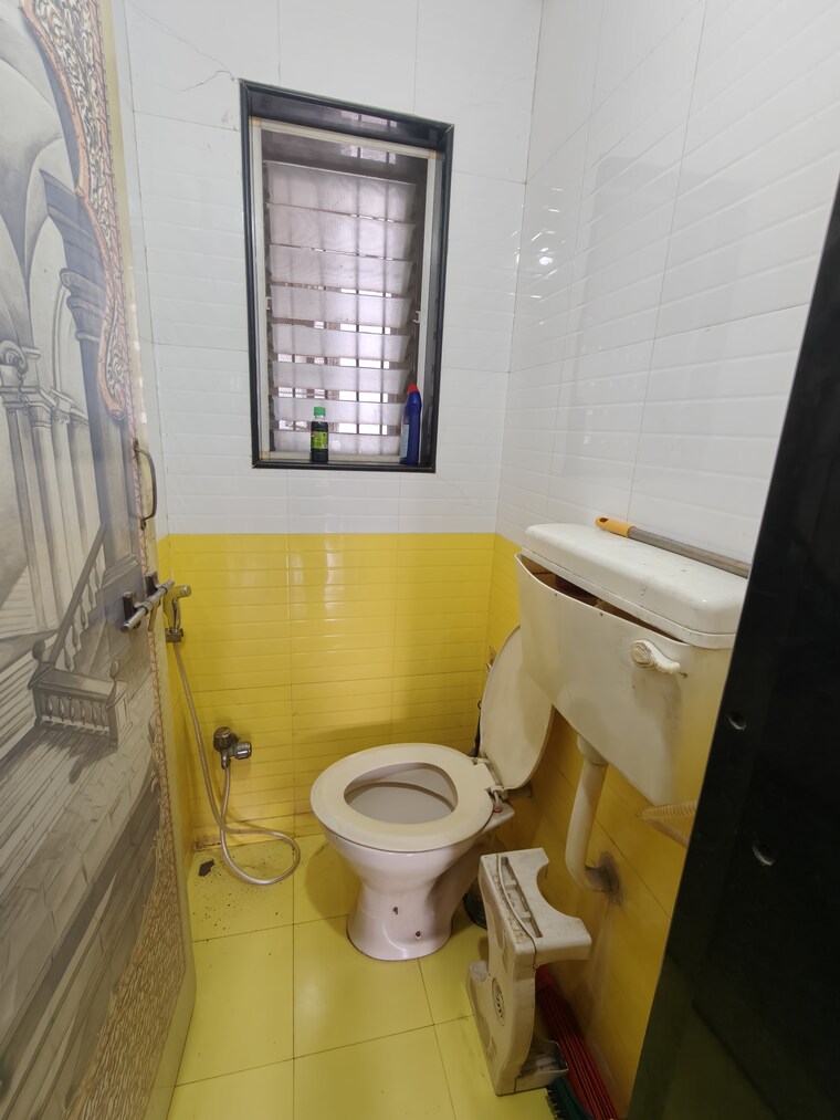 Bathroom, vrindavan-society-thane-west 2 Bedroom 829 Sq.Ft. Apartment In Vrindavan Society Thane 9336037