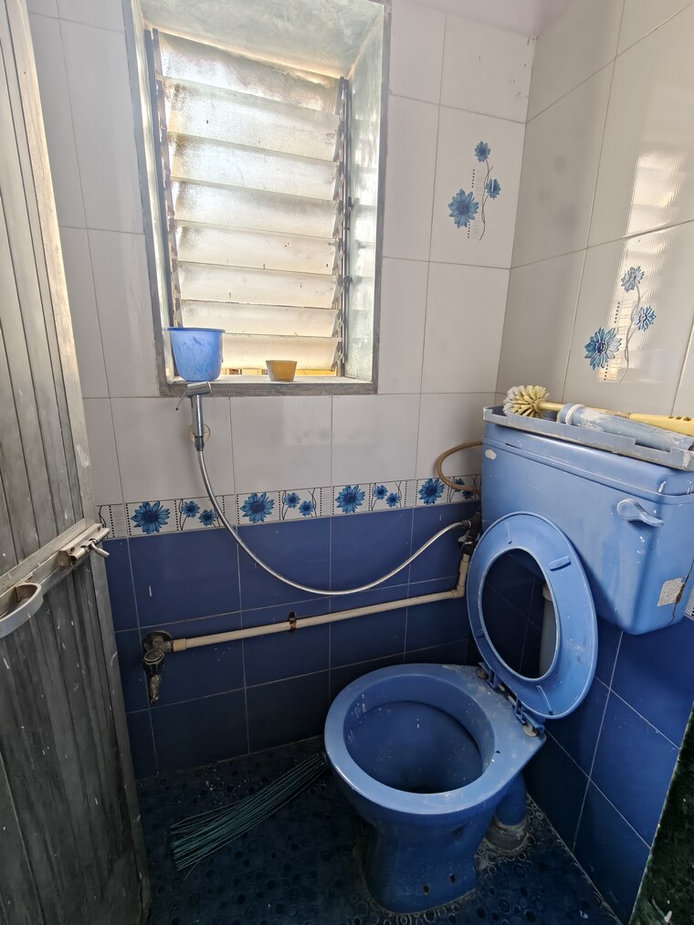 Bathroom, vrindavan-chs-thane-west 2 Bedroom 770 Sq.Ft. Apartment In Vrindavan Society Thane 9336039