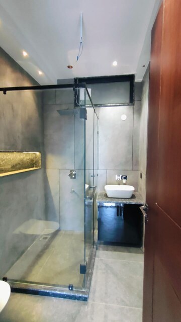 Bathroom in 4 BHK Builder Floor at Unitech Arcadia, South City 2 – for Sale