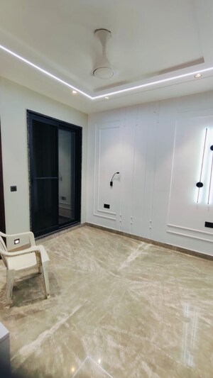 Room in 4 BHK Builder Floor at Unitech Arcadia, South City 2 – for Sale