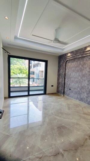 Room in 4 BHK Builder Floor at Unitech Arcadia, South City 2 – for Sale