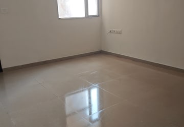 Room in 3.5 BHK Apartment at Rishita Manhattan, Gomti Nagar – for Sale