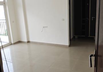 Room in 3.5 BHK Apartment at Rishita Manhattan, Gomti Nagar – for Sale