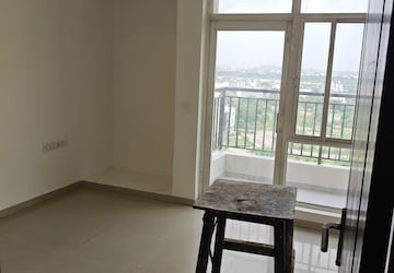 Room in 3.5 BHK Apartment at Rishita Manhattan, Gomti Nagar – for Sale