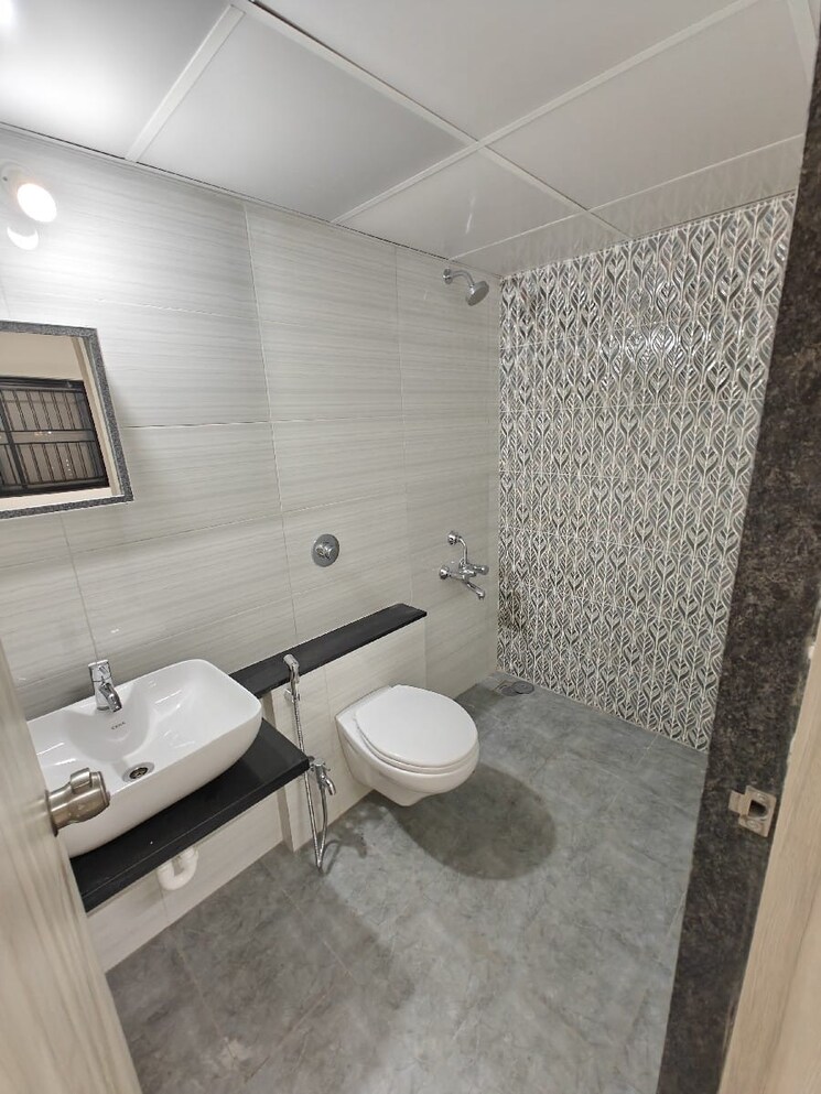 Bathroom, kohinoor-sapphire-2 2 Bedroom 660 Sq.Ft. Apartment In Tathawade Pune 9336122
