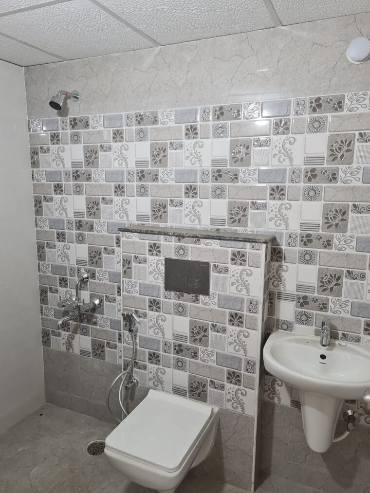 Bathroom, saideep-hulas 3 Bedroom 1680 Sq.Ft. Apartment In Old Madras Road Bangalore 9336168