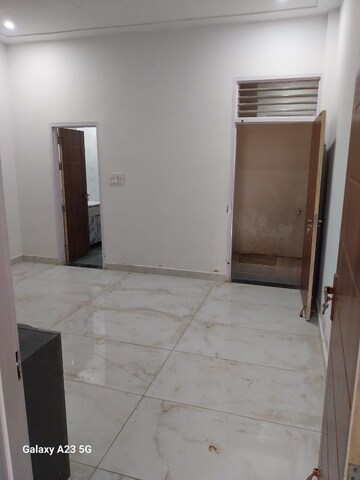 Room in 3 BHK Builder Floor at Palam Vihar Residents Association, Palam Vihar – for Rent