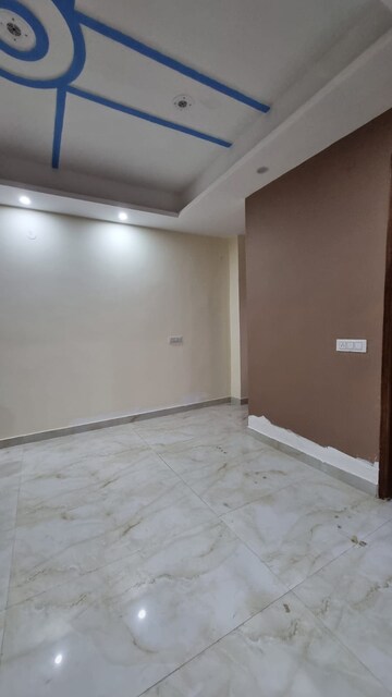 Room in 3 BHK Builder Floor at Palam Vihar Residents Association, Palam Vihar – for Rent