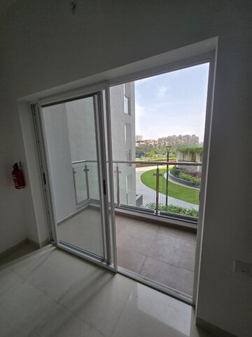 Room in 2 BHK Apartment at Runwal The Central Park, Chinchwad – for Rent