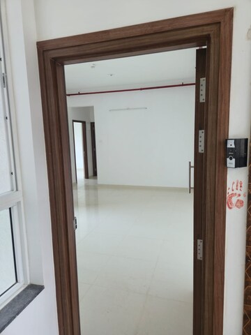 Room in 2 BHK Apartment at Runwal The Central Park, Chinchwad – for Rent