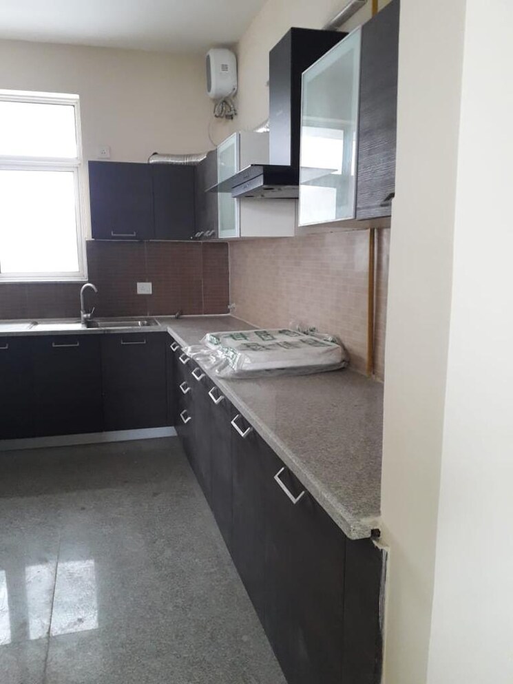 Kitchen, pareena-om-apartments 2 Bedroom 664 Sq.Ft. Apartment In Sector 112 Gurgaon 9336207