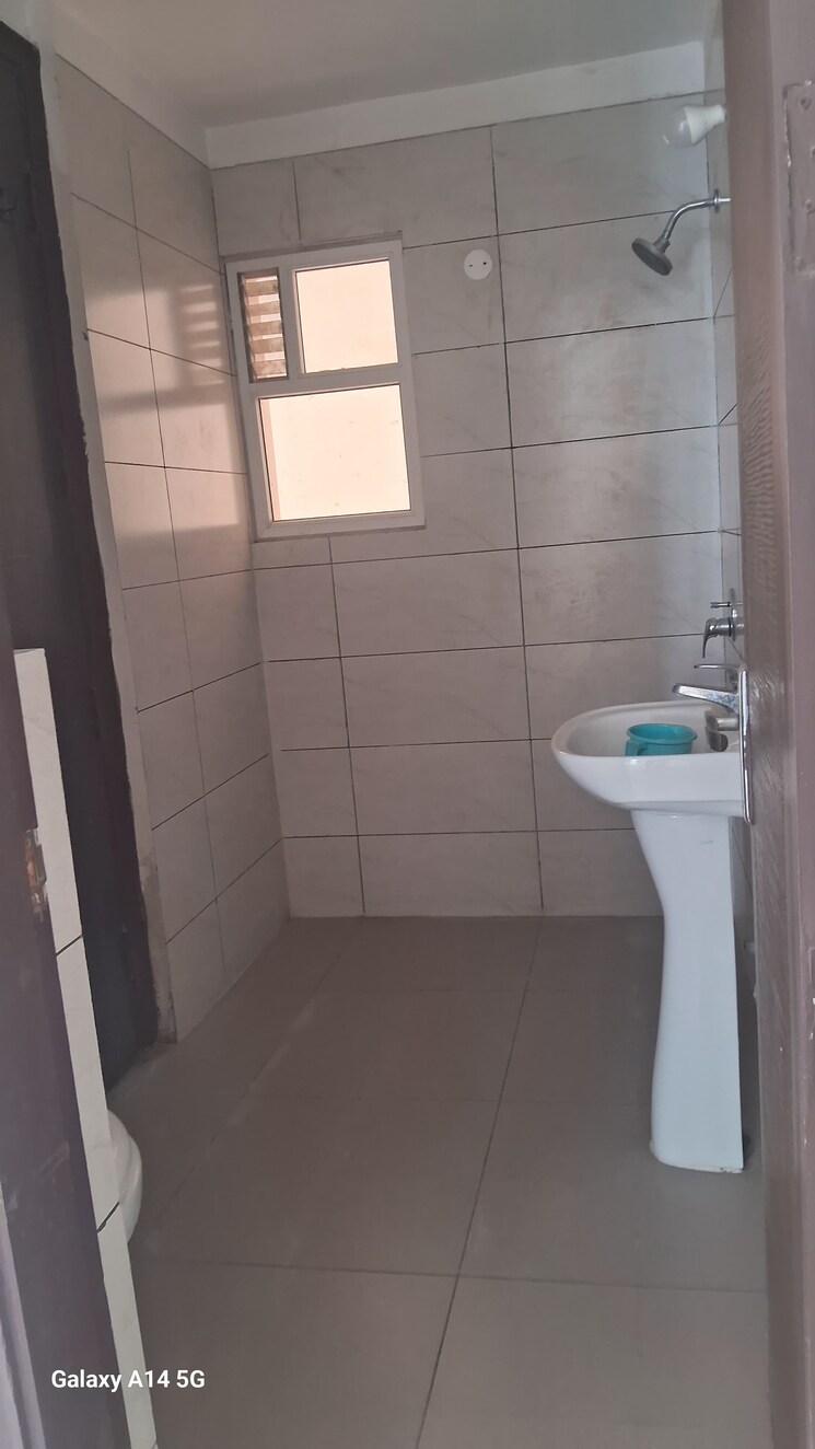 Bathroom, motiaz-royal-citi 3 Bedroom 1910 Sq.Ft. Apartment In Ambala Highway Zirakpur 9336271