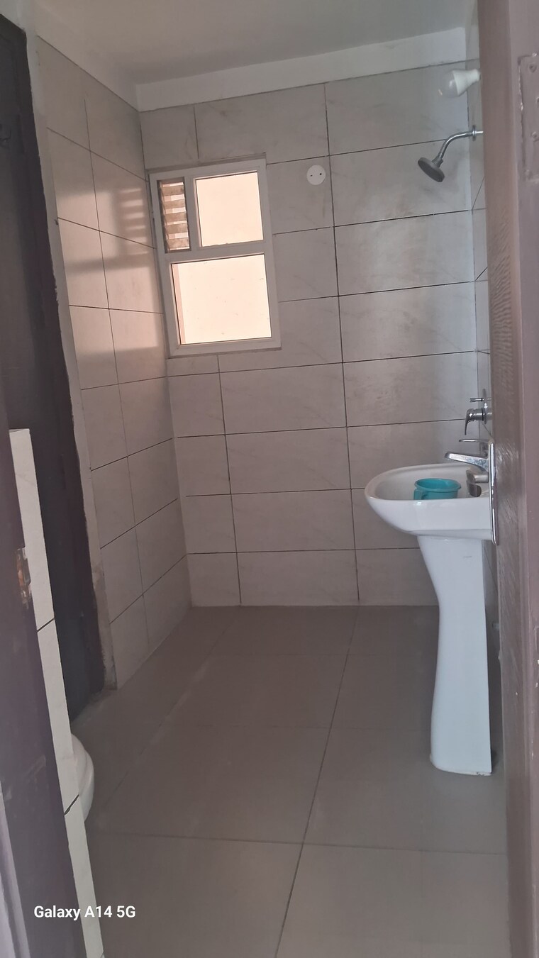 Bathroom, motiaz-royal-citi 3 Bedroom 1910 Sq.Ft. Apartment In Ambala Highway Zirakpur 9336271