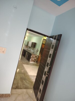 Furnished Amenities in 3 BHK Builder Floor at Dwarka Mor – for Rent