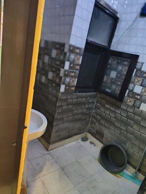 Team Area in 3 BHK Builder Floor at Dwarka Mor – for Rent