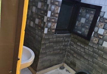 Team Area in 3 BHK Builder Floor at Dwarka Mor – for Rent