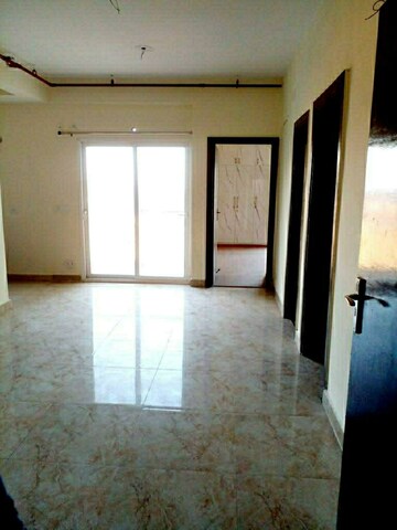 Room in 2 BHK Apartment at La Residentia, Tech Zone 4 Greater Noida – for Rent