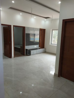 Room in 3 BHK Apartment at Skynet Towers, Patiala Road – for Rent