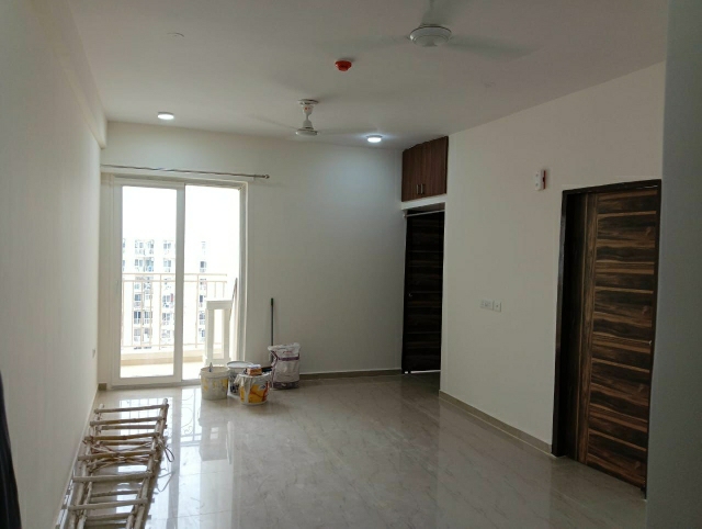 3 BHK 1400 Sq.Ft. Apartment in Mahagun Mantra I