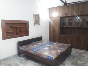 2 BHK Builder Floor For Rent in Sector 33