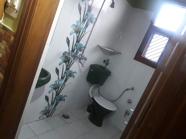 Team Area, sector 33 2 Bedroom 500 Sq.Yd. Builder Floor In Sector 33 Chandigarh 9336339